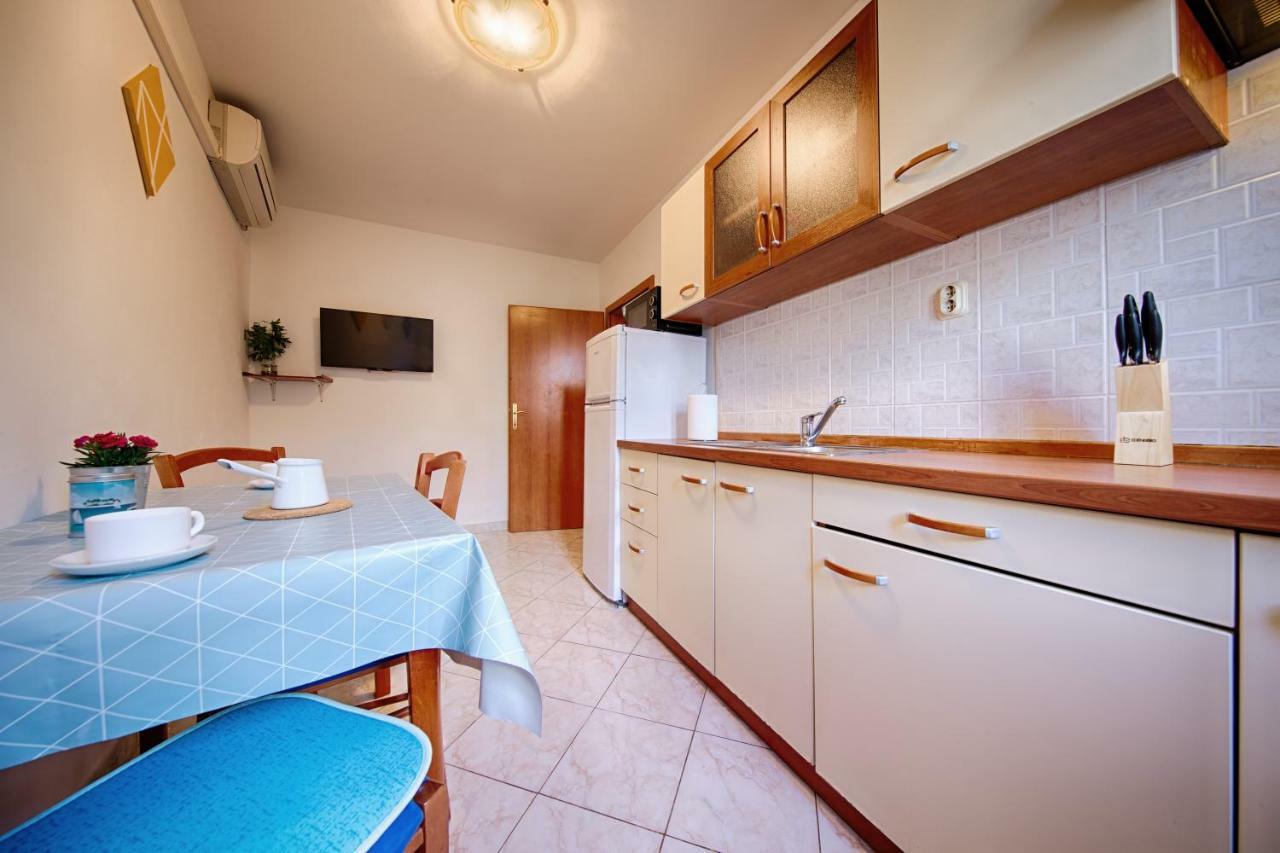 Apartments Marinkovic Komiža Exterior foto